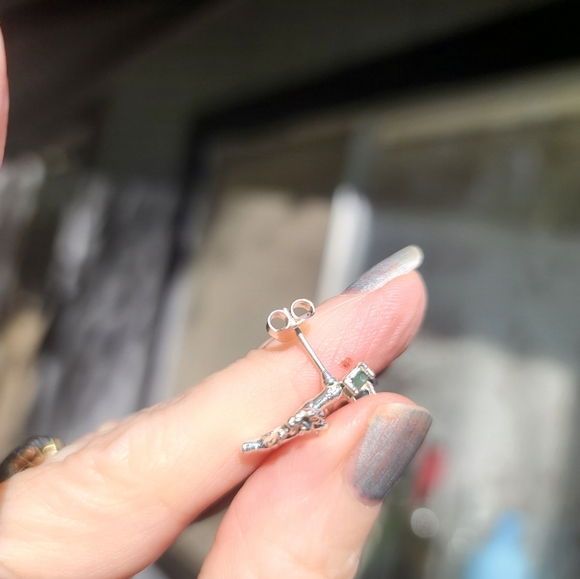 Emerald Sterling floral earrings - Picture 4 of 9